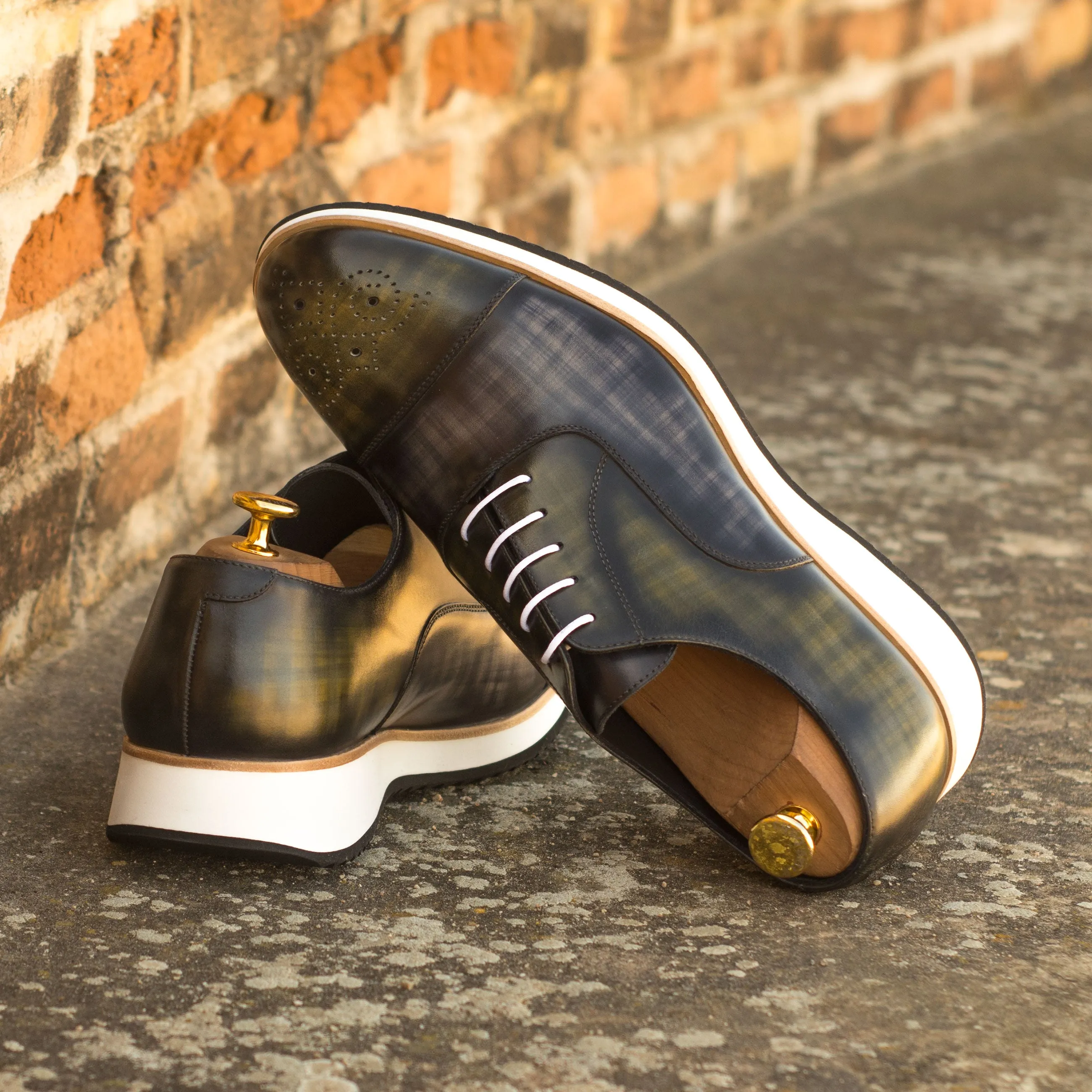DapperFam Rafael in Grey / Khaki Men's Hand-Painted Patina Oxford
