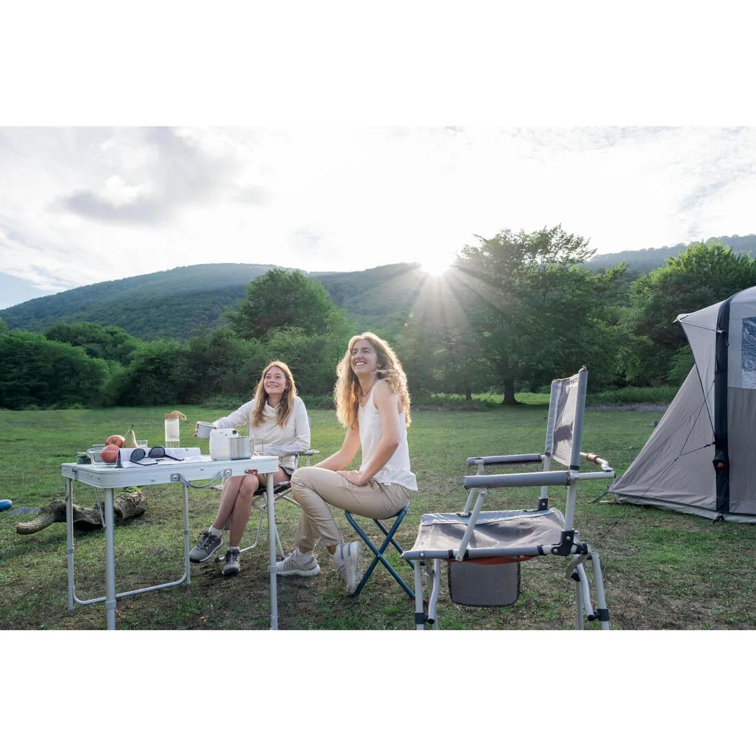 FOLDING CAMPING TABLE - 4 STOOLS - 4 TO 6 PEOPLE - Blue