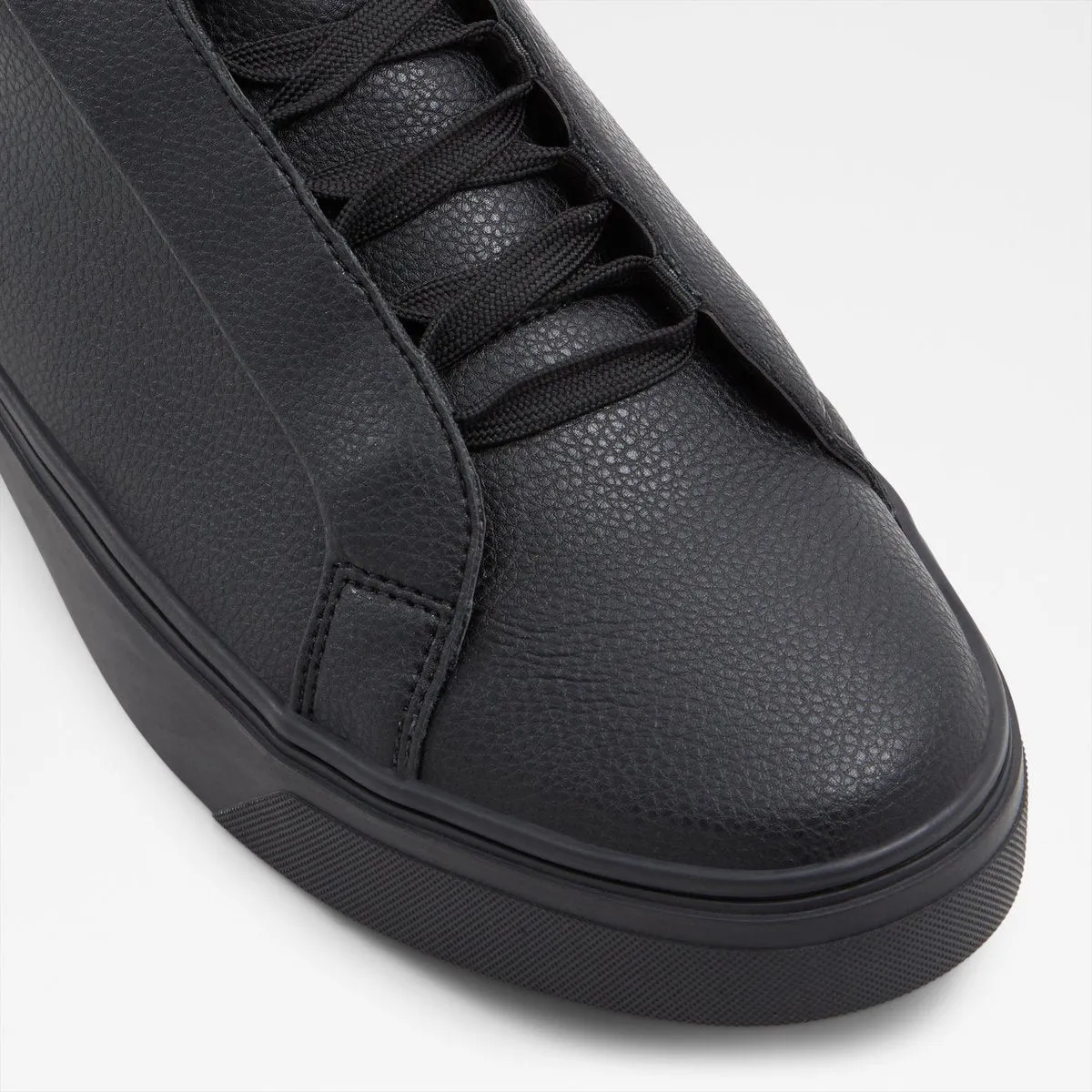 Luton Low-Top Sneakers