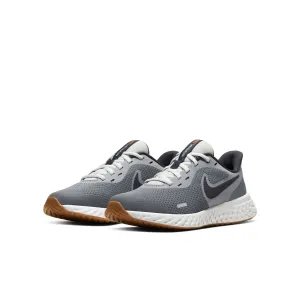 Nike Revolution 5